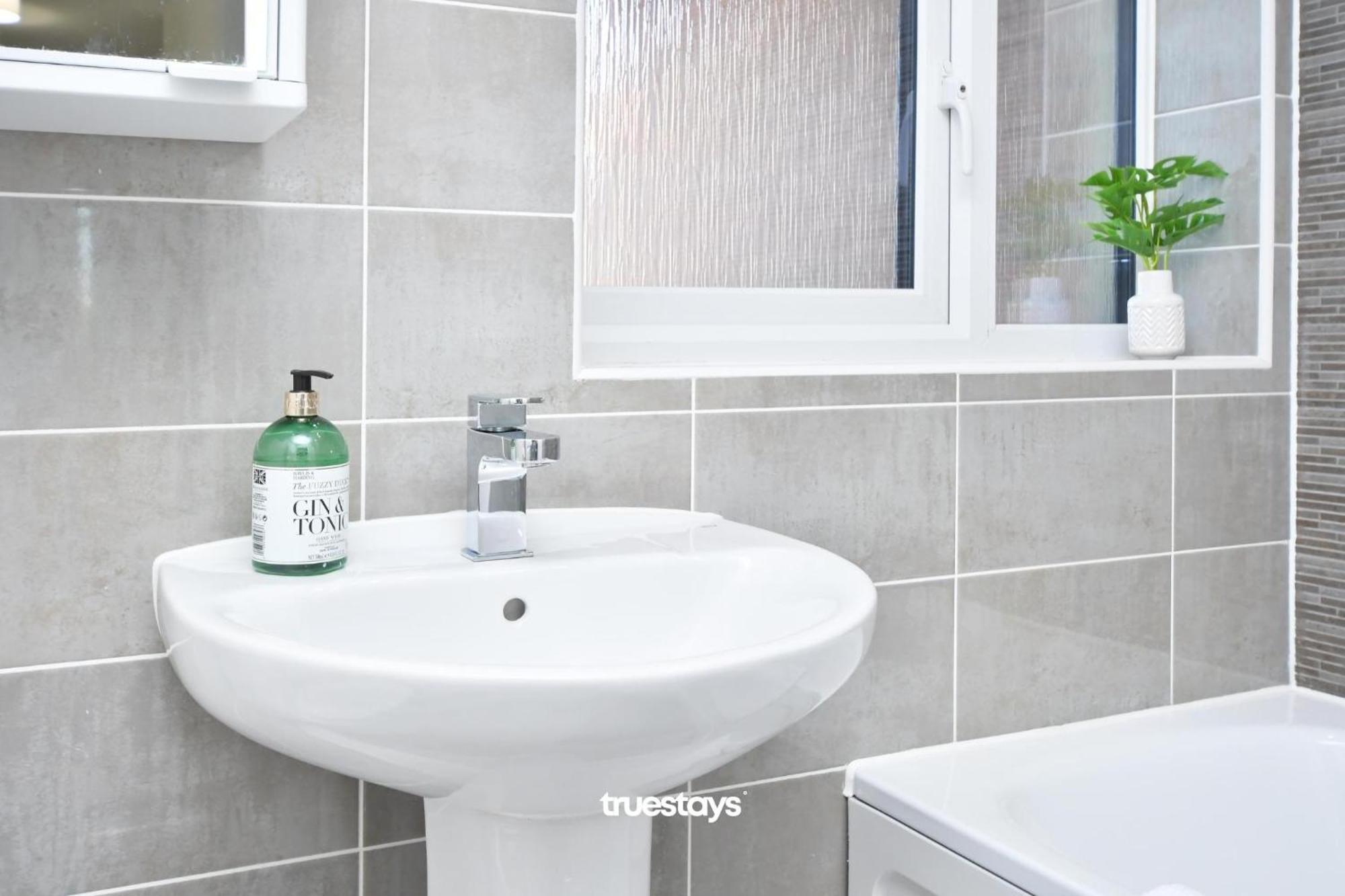 Regal House By True Stays - 3 Bedroom House In Stoke-On-Trent Eksteriør bilde