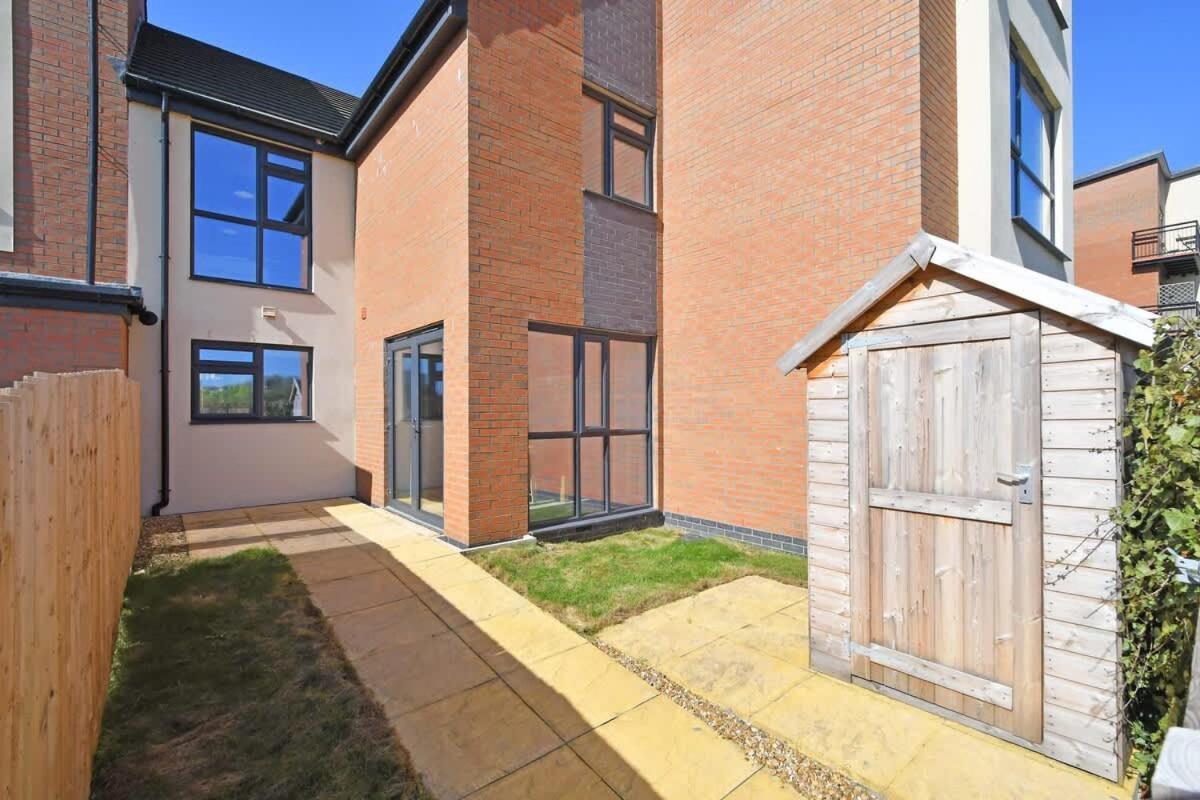Regal House By True Stays - 3 Bedroom House In Stoke-On-Trent Eksteriør bilde